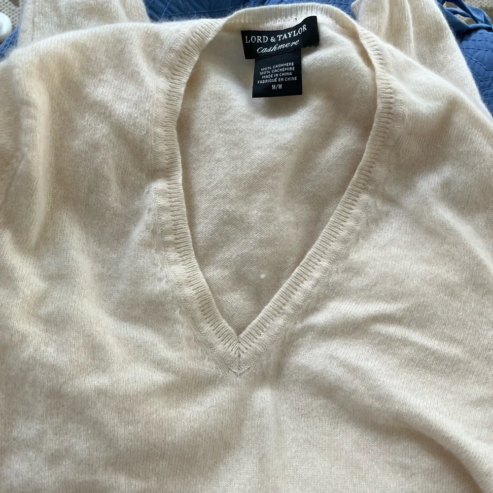 Lord & Taylor Womens 100% Cashmere V Neck Pullover Sweater Ivory size M - Picture 4 of 7